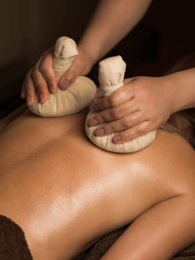 Kizhi herbal potli massage
